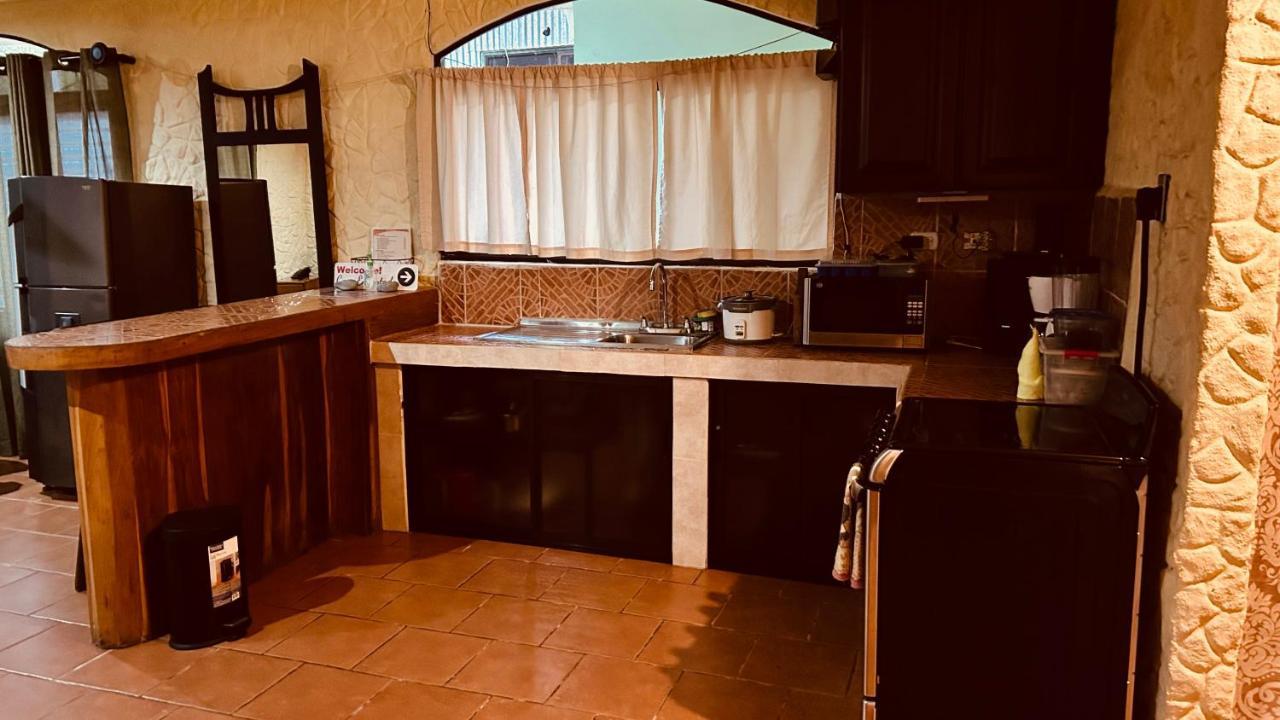 Casa Encantada Offers You Two-Bedroom House, 1 Tiny Apartment & 3 Double Rooms Мануэль-Антонио Экстерьер фото