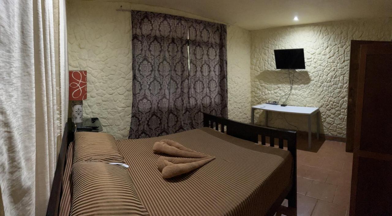 Casa Encantada Offers You Two-Bedroom House, 1 Tiny Apartment & 3 Double Rooms Мануэль-Антонио Экстерьер фото