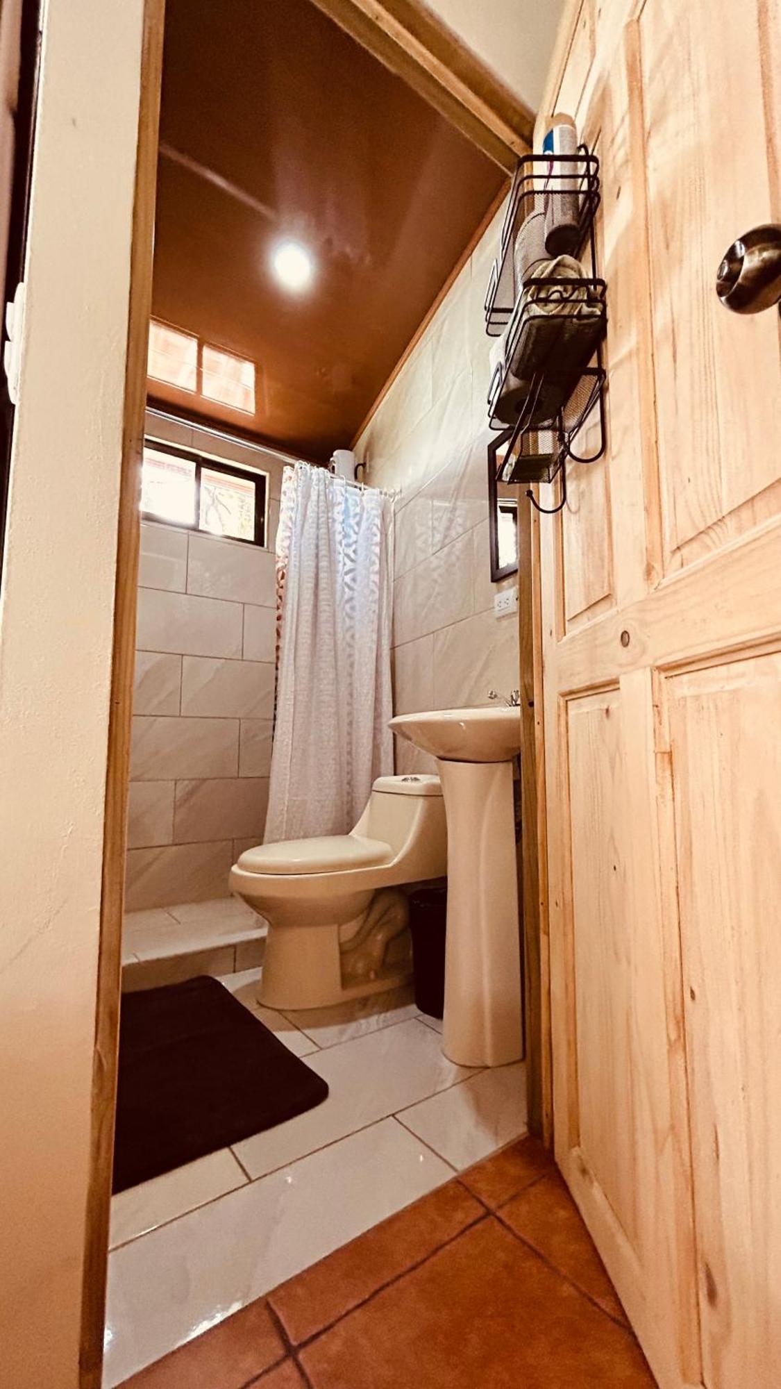 Casa Encantada Offers You Two-Bedroom House, 1 Tiny Apartment & 3 Double Rooms Мануэль-Антонио Экстерьер фото