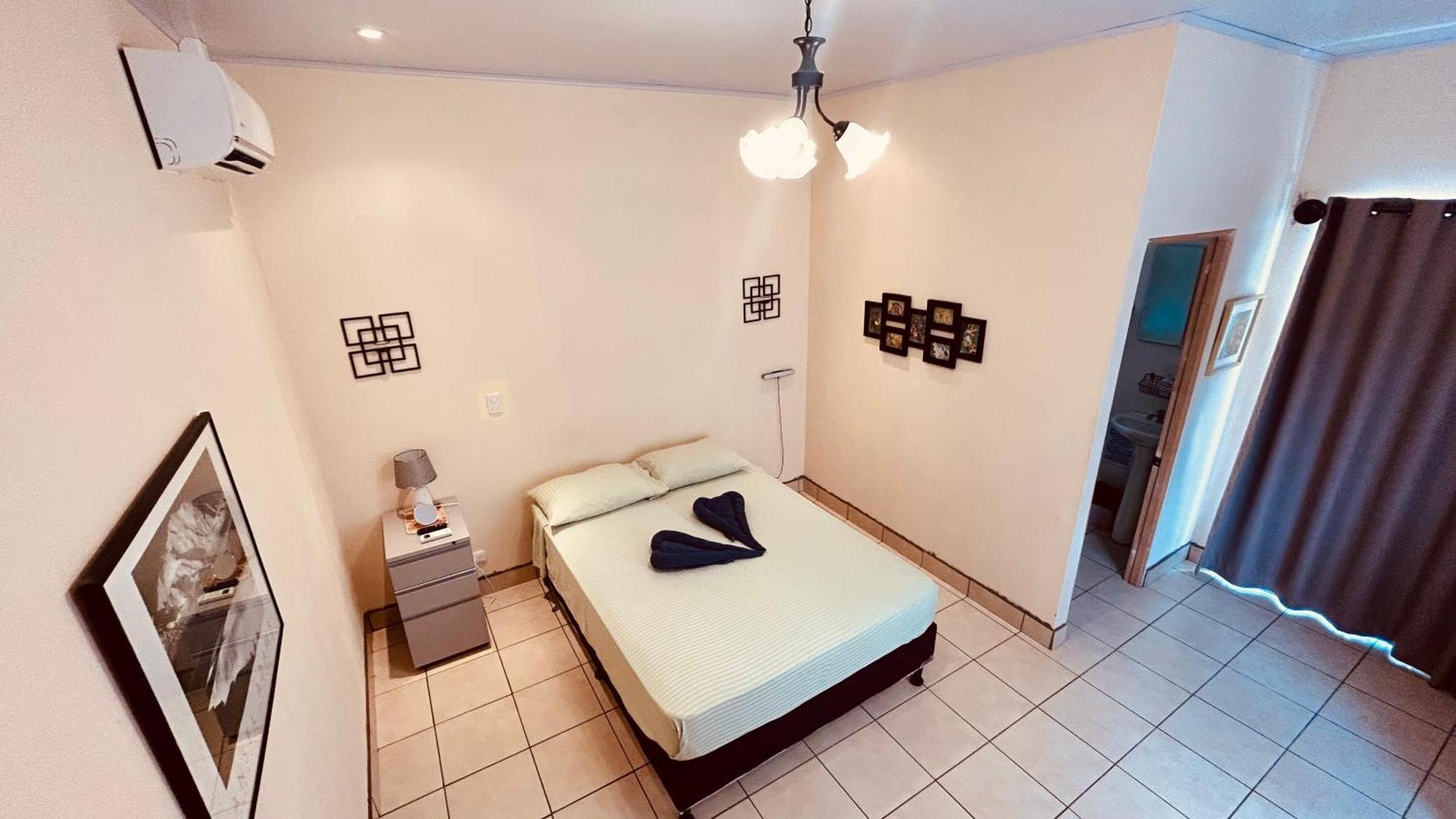 Casa Encantada Offers You Two-Bedroom House, 1 Tiny Apartment & 3 Double Rooms Мануэль-Антонио Экстерьер фото