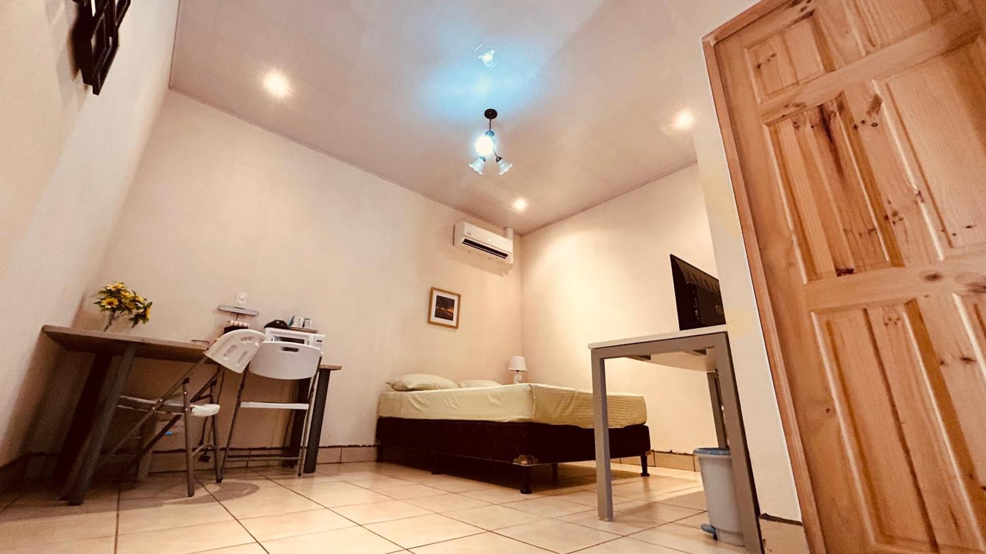 Casa Encantada Offers You Two-Bedroom House, 1 Tiny Apartment & 3 Double Rooms Мануэль-Антонио Экстерьер фото