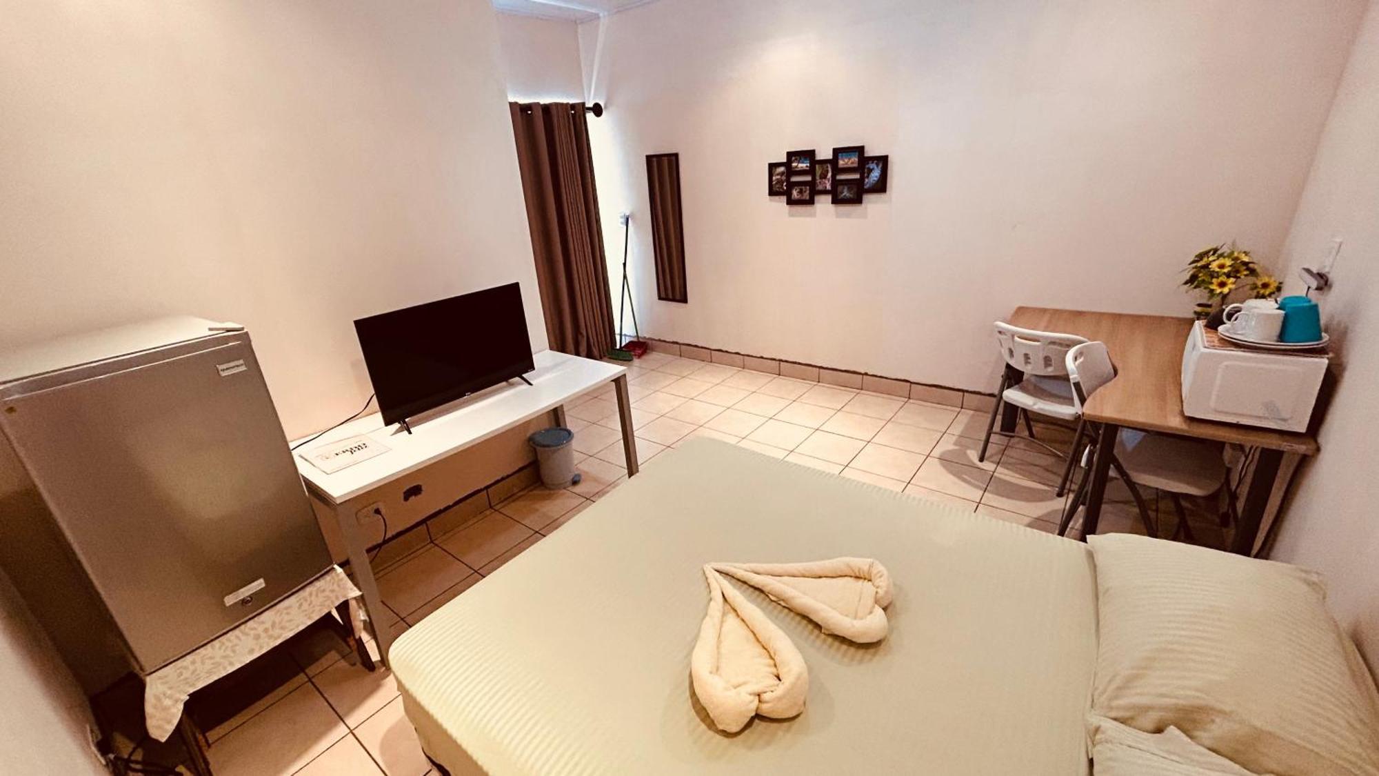 Casa Encantada Offers You Two-Bedroom House, 1 Tiny Apartment & 3 Double Rooms Мануэль-Антонио Экстерьер фото