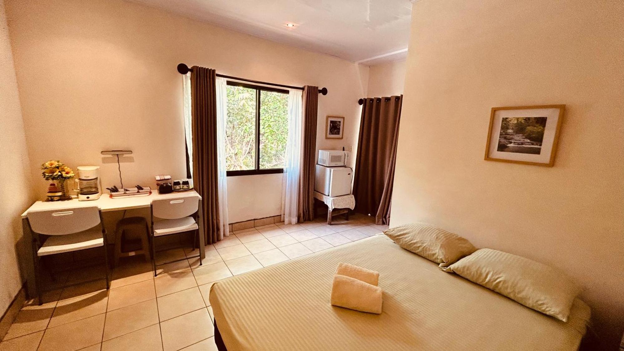 Casa Encantada Offers You Two-Bedroom House, 1 Tiny Apartment & 3 Double Rooms Мануэль-Антонио Экстерьер фото